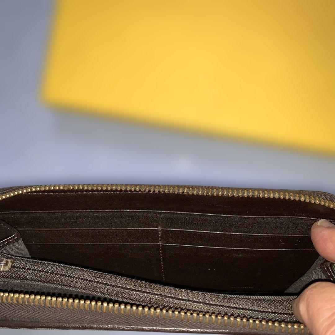FENDI フェンディ　ラウンドファスナー　長財布