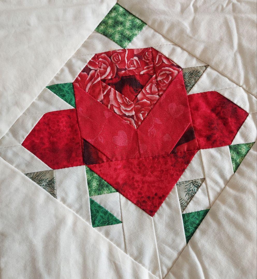 赤いバラのベッドカバー(未完成品です)