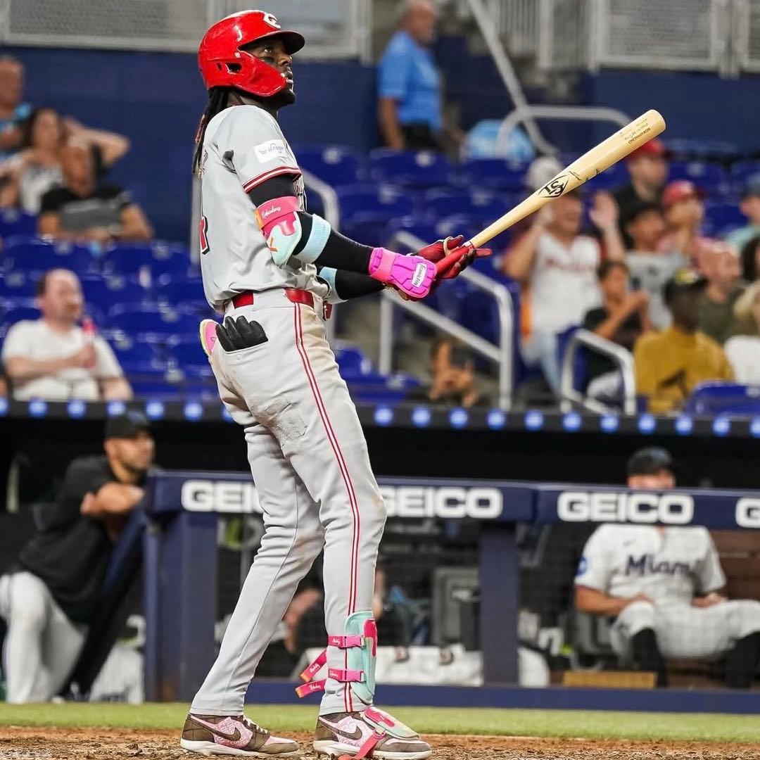 Absolutely ridiculous エルボー・フットガードセット　エリー