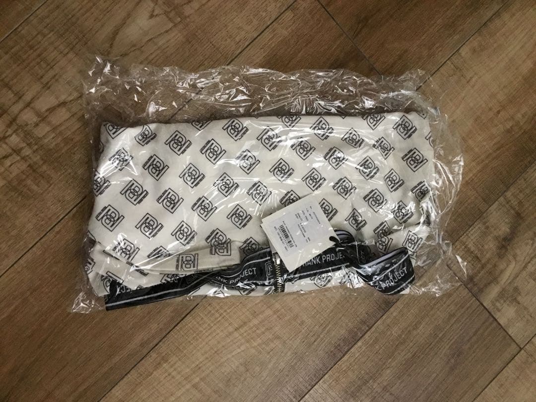 PRANK PROJECT オフショルプリントジップトップ