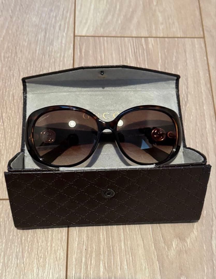 GUCCIブラウン ラウンド型サングラス ケース付き