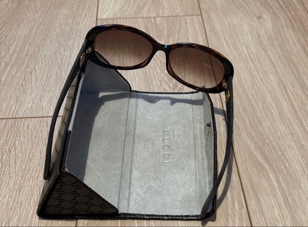 GUCCIブラウン ラウンド型サングラス ケース付き