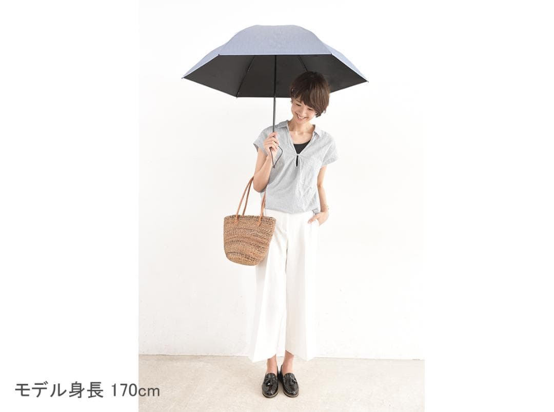 サンバリア100　3段折 / 折りたたみ日傘　水色　フロスト