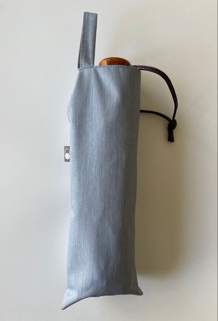 サンバリア100　3段折 / 折りたたみ日傘　水色　フロスト