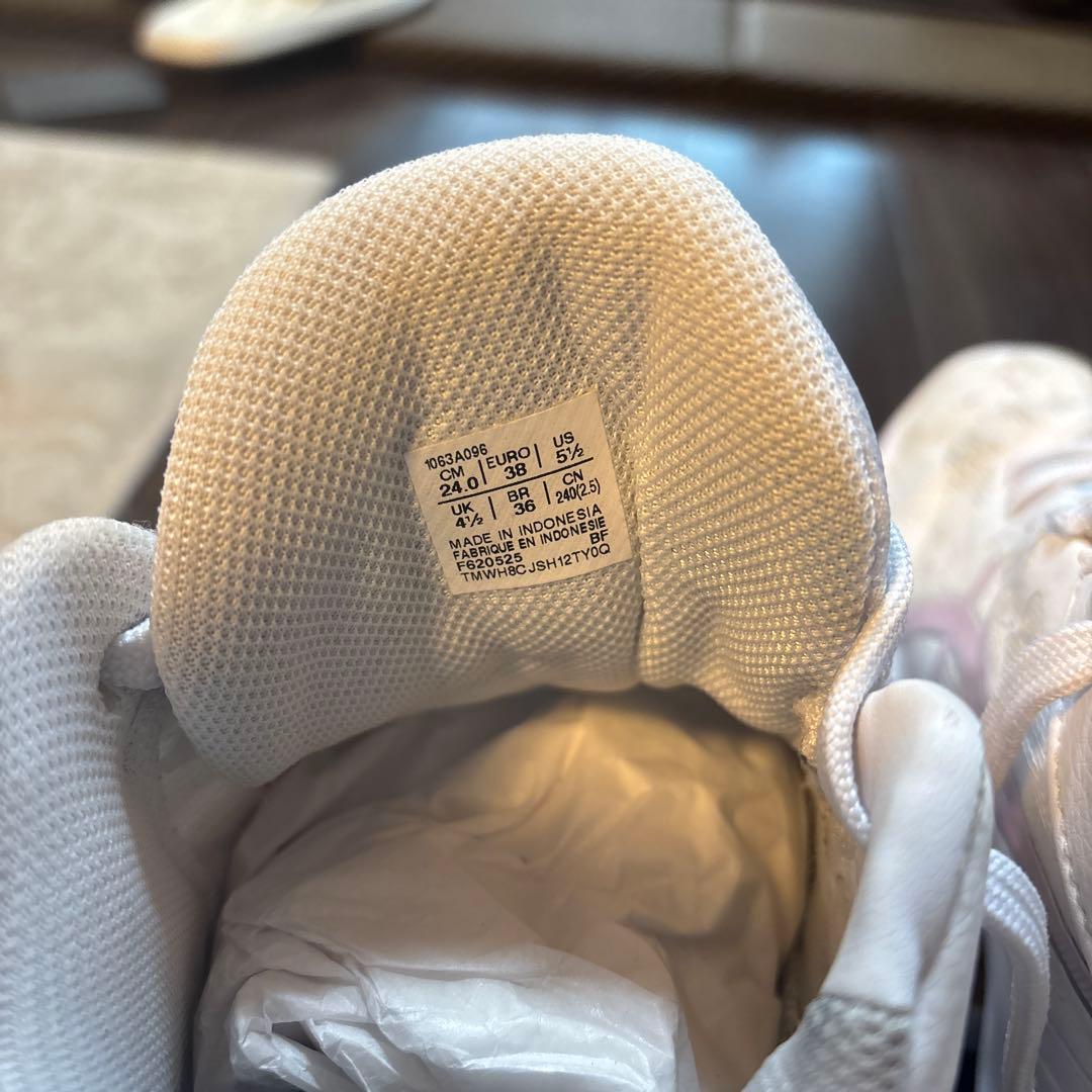 ASICSバスケットシューズ ホワイト/ピンク　ゲルフープV17