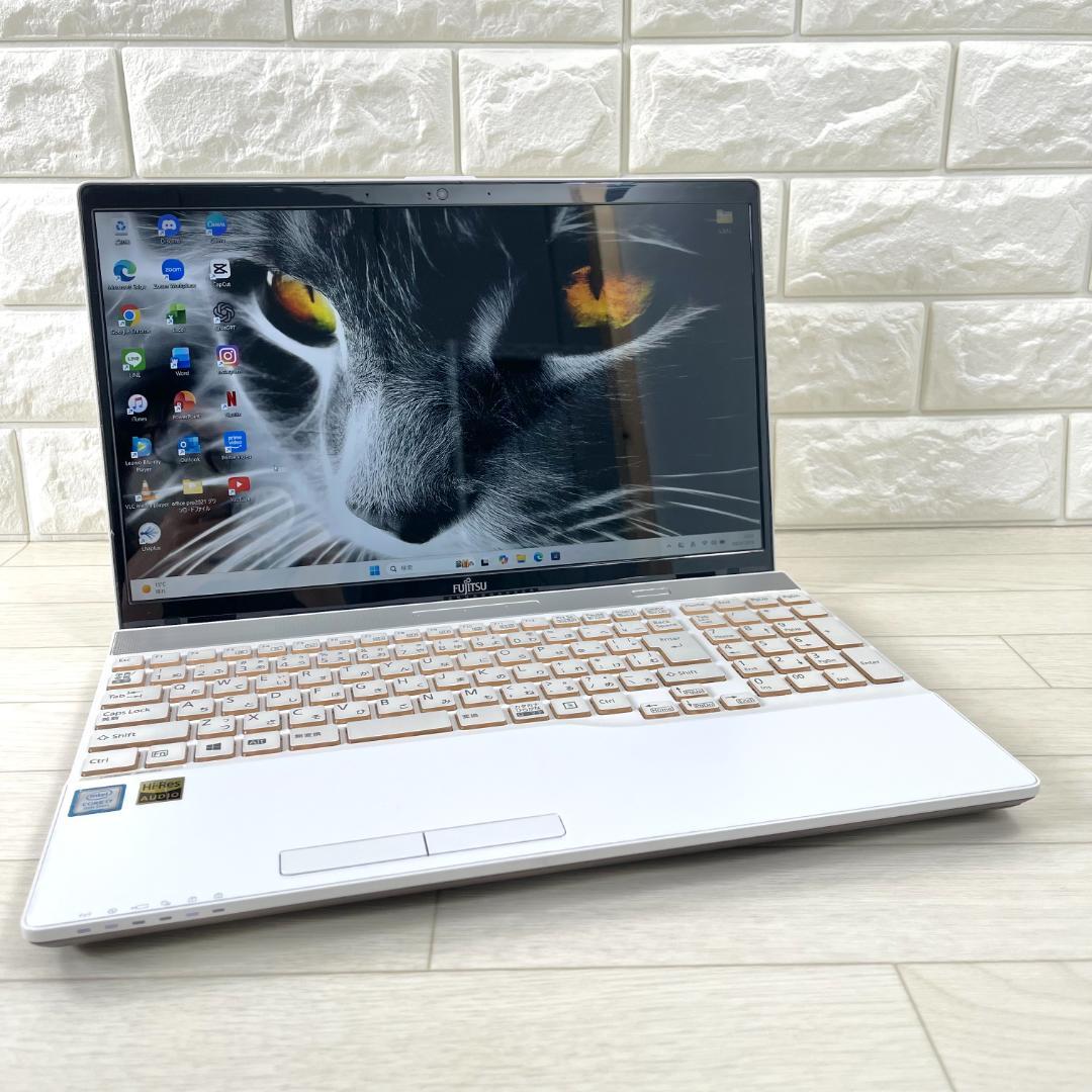 富士通 第8世代 i7 新品SSD512＋HDD1Tメモリ16 ノートパソコン