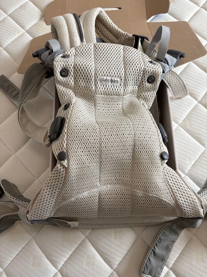 【値下げ】BabyBjorn ベビービョルン　ハーモニー　抱っこ紐　クリーム