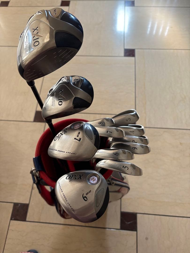 お買得品ゼクシオレディース12本セット【ドライバー、ウッド4本、アイアン8本】