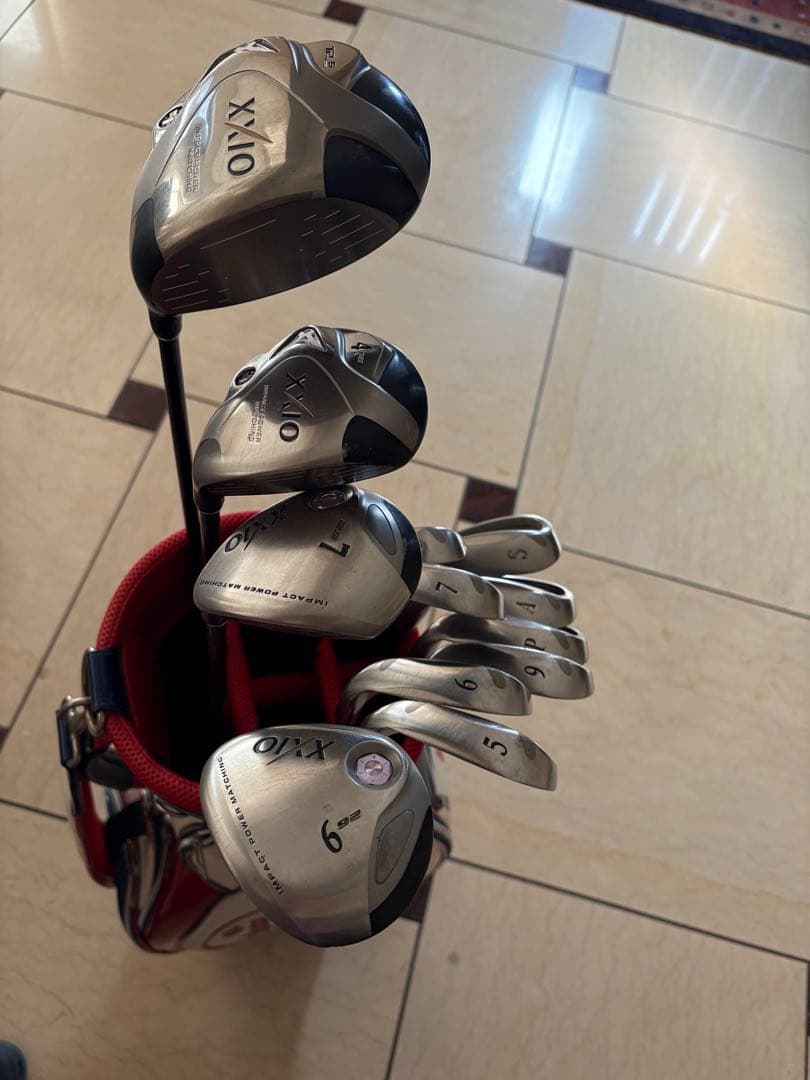 お買得品ゼクシオレディース12本セット【ドライバー、ウッド4本、アイアン8本】