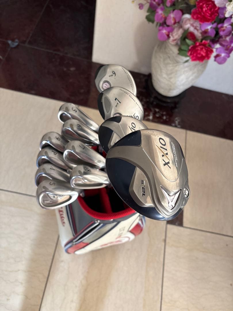 お買得品ゼクシオレディース12本セット【ドライバー、ウッド4本、アイアン8本】
