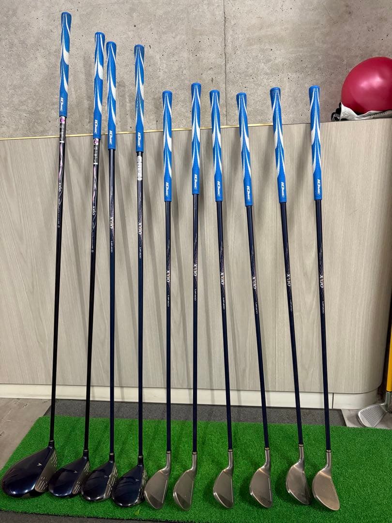 お買得品ゼクシオレディース12本セット【ドライバー、ウッド4本、アイアン8本】