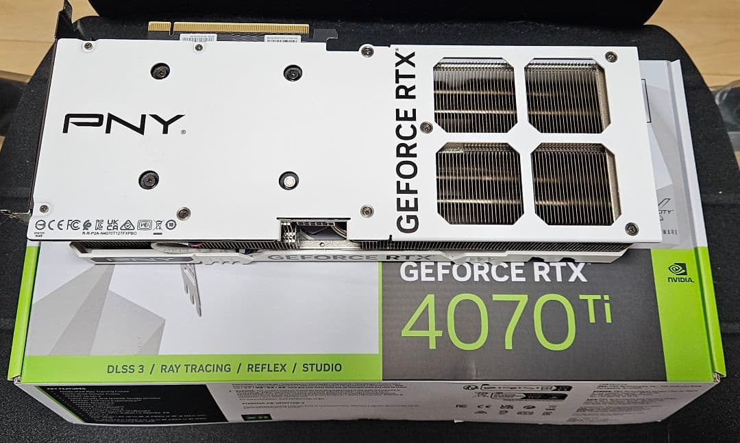 ＊東京都民＊ PNYGeForceRTX　4070Ti 12GB ホワイト