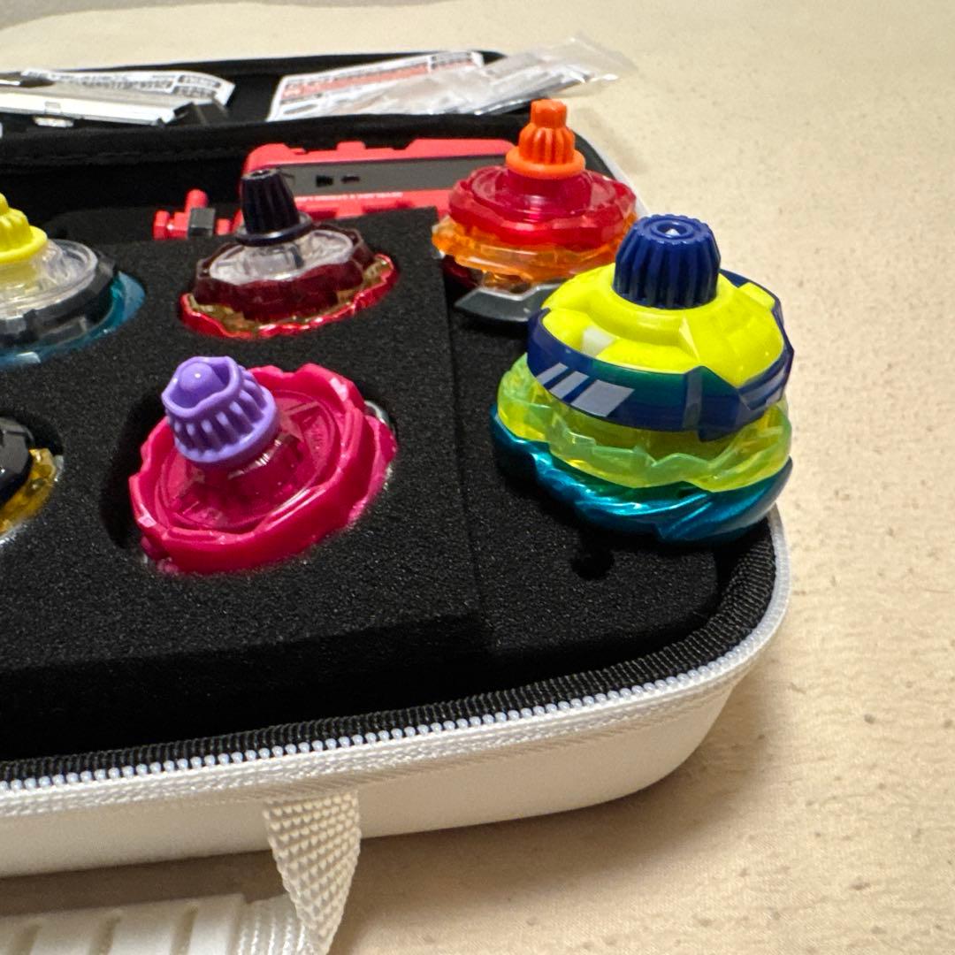 ほぼ新品　ベーブレードx 12個　まとめ売り　ベイバトルパス•ケース付き