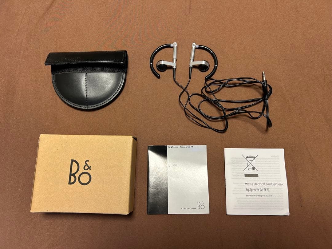 Bang & Olufsen 有線イヤホン レザーケース付き