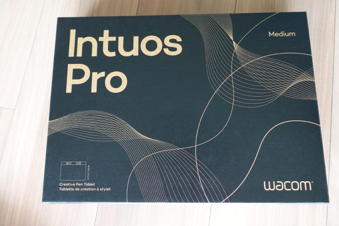 新品intuos pro medium PTK670K0C　(2025年製）