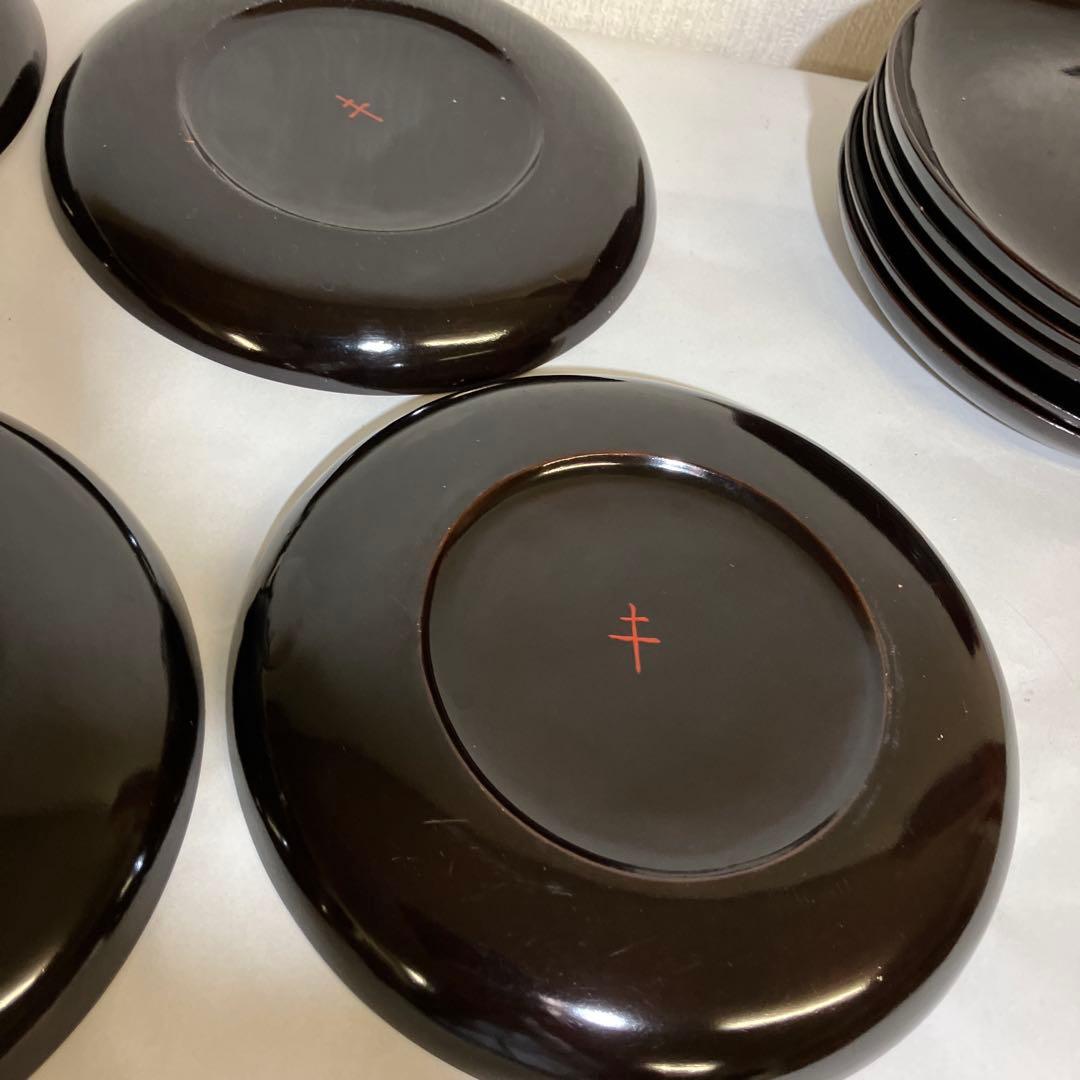 骨董木製漆塗り菓子盆１５枚（直径１７．５㌢、高さ２㌢、重さ９２㌘）