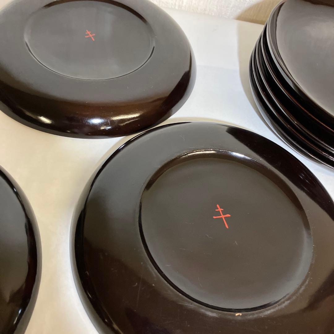 骨董木製漆塗り菓子盆１５枚（直径１７．５㌢、高さ２㌢、重さ９２㌘）