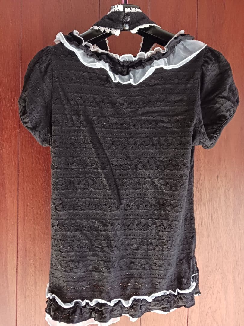 FRILL ブラック 半袖Tシャツ