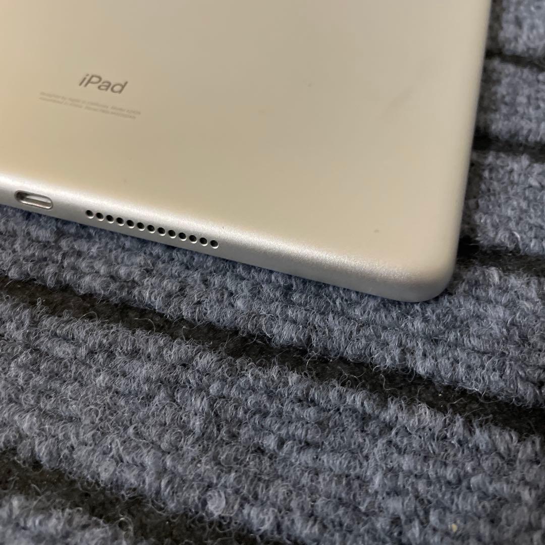 180 iPad 8世代 32GB SIMフリー シルバー