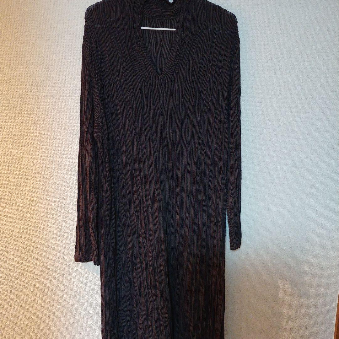 ヨーガンレール　Vネックニットロングワンピース 長袖 ダークカラー