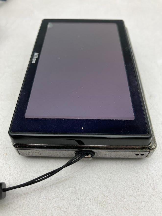 Nikon COOLPIX S70 本体と付属品