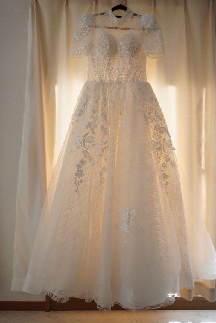 エレガントなAラインウェディングドレス 立て襟 韓国ドレス風