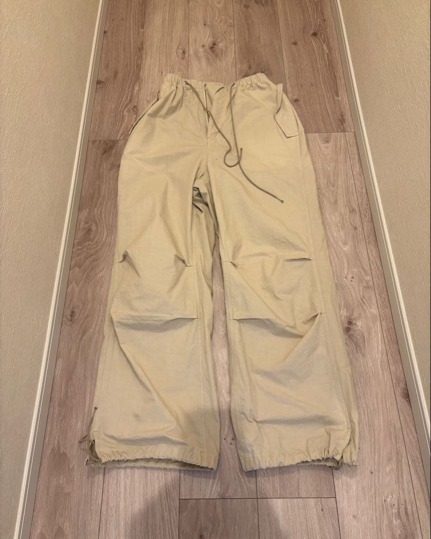 シシクイ　パラシュートパンツ　 クリーム Sサイズ