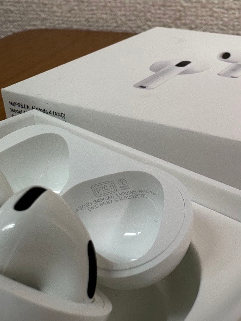 【美品】AirPods 4 ANC搭載モデル MXP93J/A Q2GQL