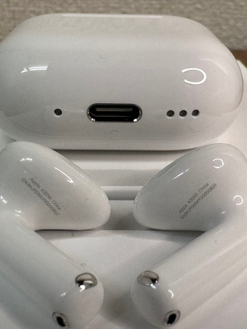 【美品】AirPods 4 ANC搭載モデル MXP93J/A Q2GQL
