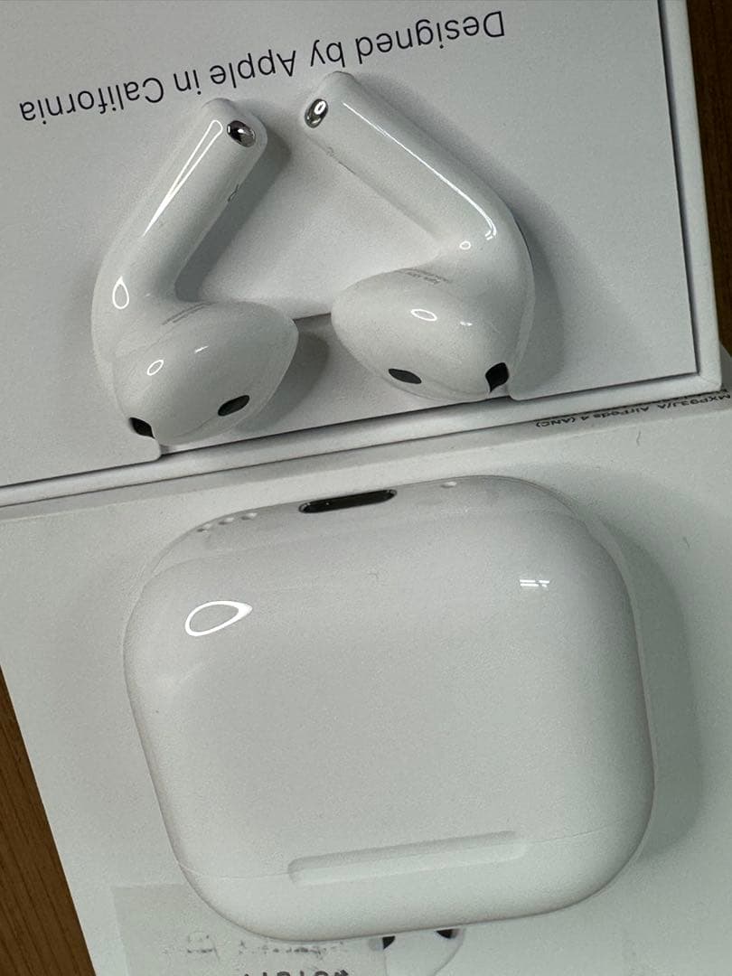 【美品】AirPods 4 ANC搭載モデル MXP93J/A Q2GQL