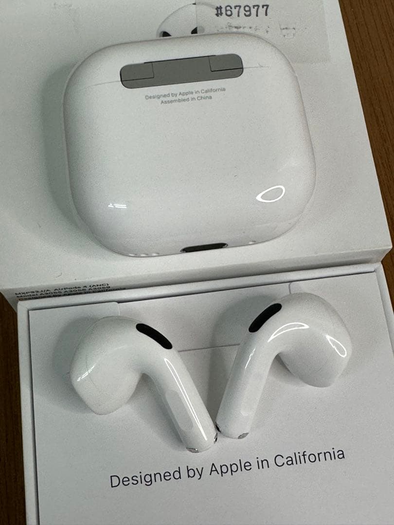 【美品】AirPods 4 ANC搭載モデル MXP93J/A Q2GQL
