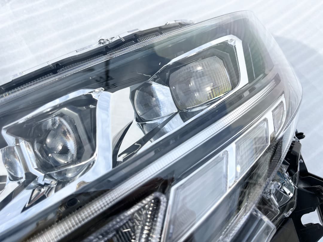 【FX500】トヨタ　ノア　純正　ZWR90W　ヘッドライト　左