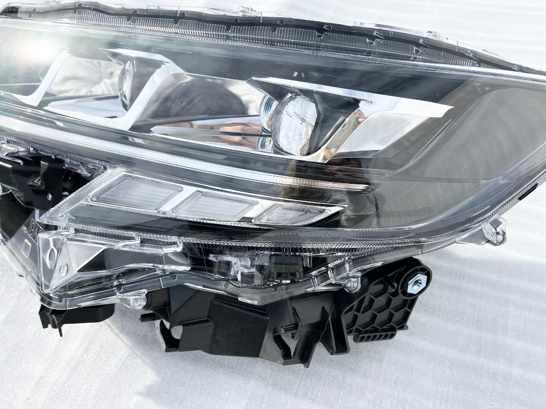 【FX500】トヨタ　ノア　純正　ZWR90W　ヘッドライト　左