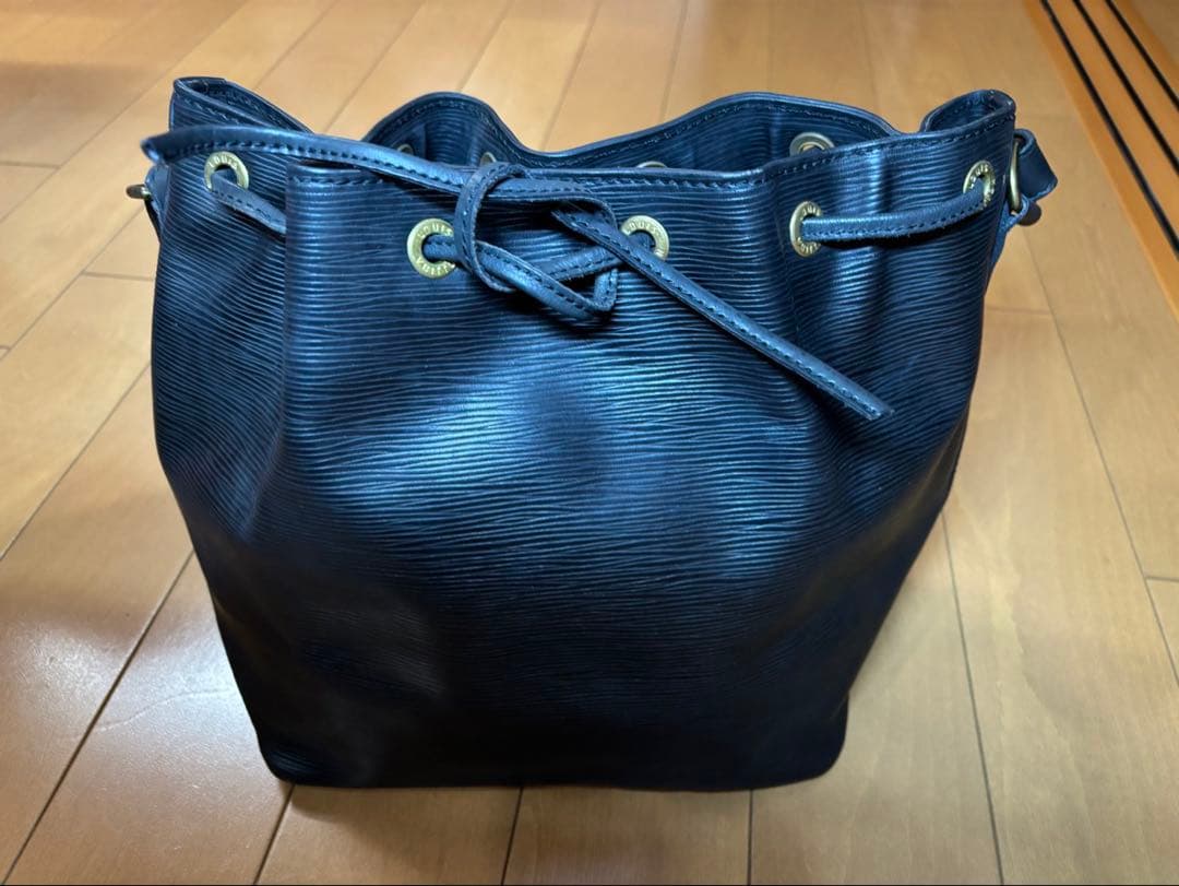 ルイヴィトン　エピ　黒 レザー バケットバッグ　ショルダーバッグ　バケツ型