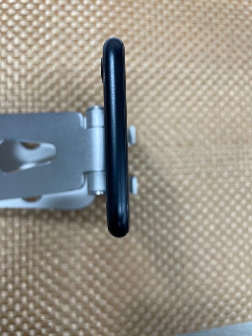 iPhone SE 第3世代 64 GBミッドナイトSIMフリー【2969】