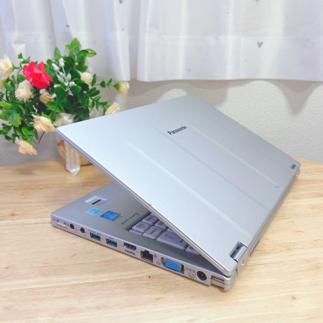 美品、軽量、高速SSD、Win11 、Wi-Fi内蔵、イラレ、オフィス2021