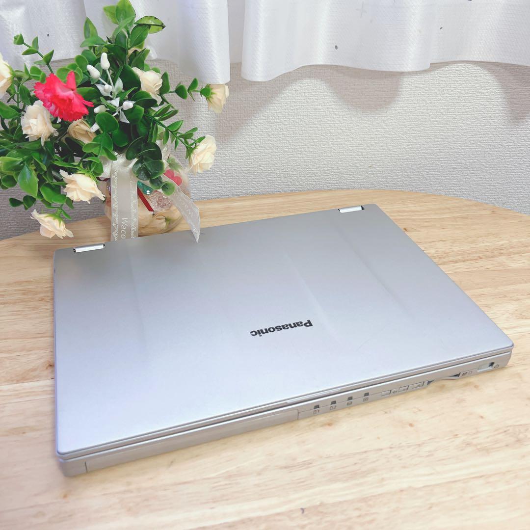 美品、軽量、高速SSD、Win11 、Wi-Fi内蔵、イラレ、オフィス2021