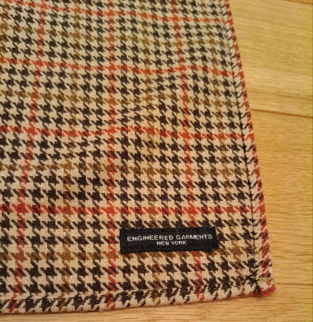 エンジニアードガーメンツ　Button Shawl