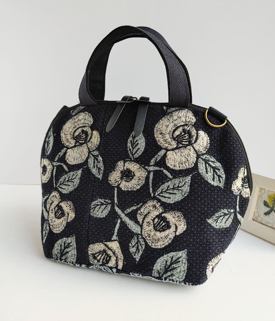 １点のみ　レア　swing camellia　ミニサイズまるいファスナーバッグ