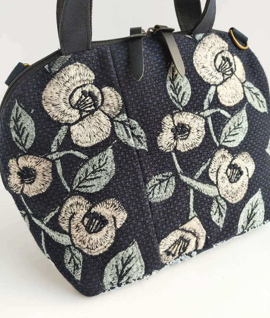 １点のみ　レア　swing camellia　ミニサイズまるいファスナーバッグ