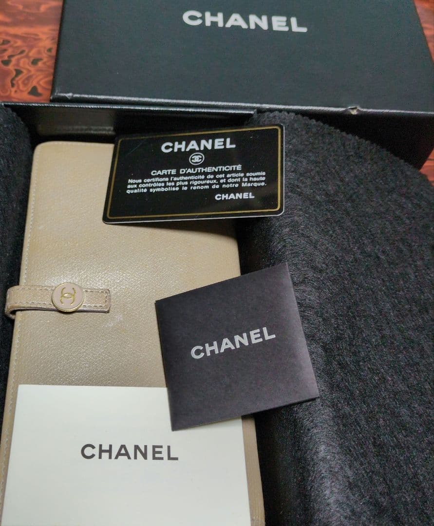 CHANEL ココボタン　長財布