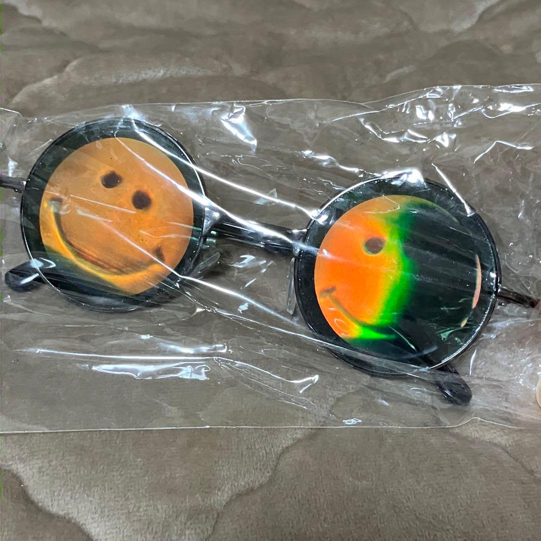 神聖かまってちゃんの子さん　ニコちゃんサングラス