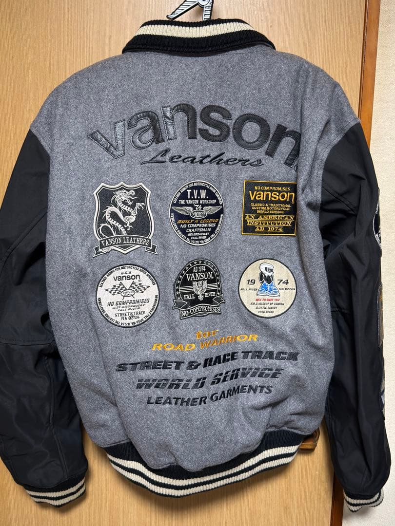 VANSON スタジャン グレー/ブラック 新品未使用タグ付き