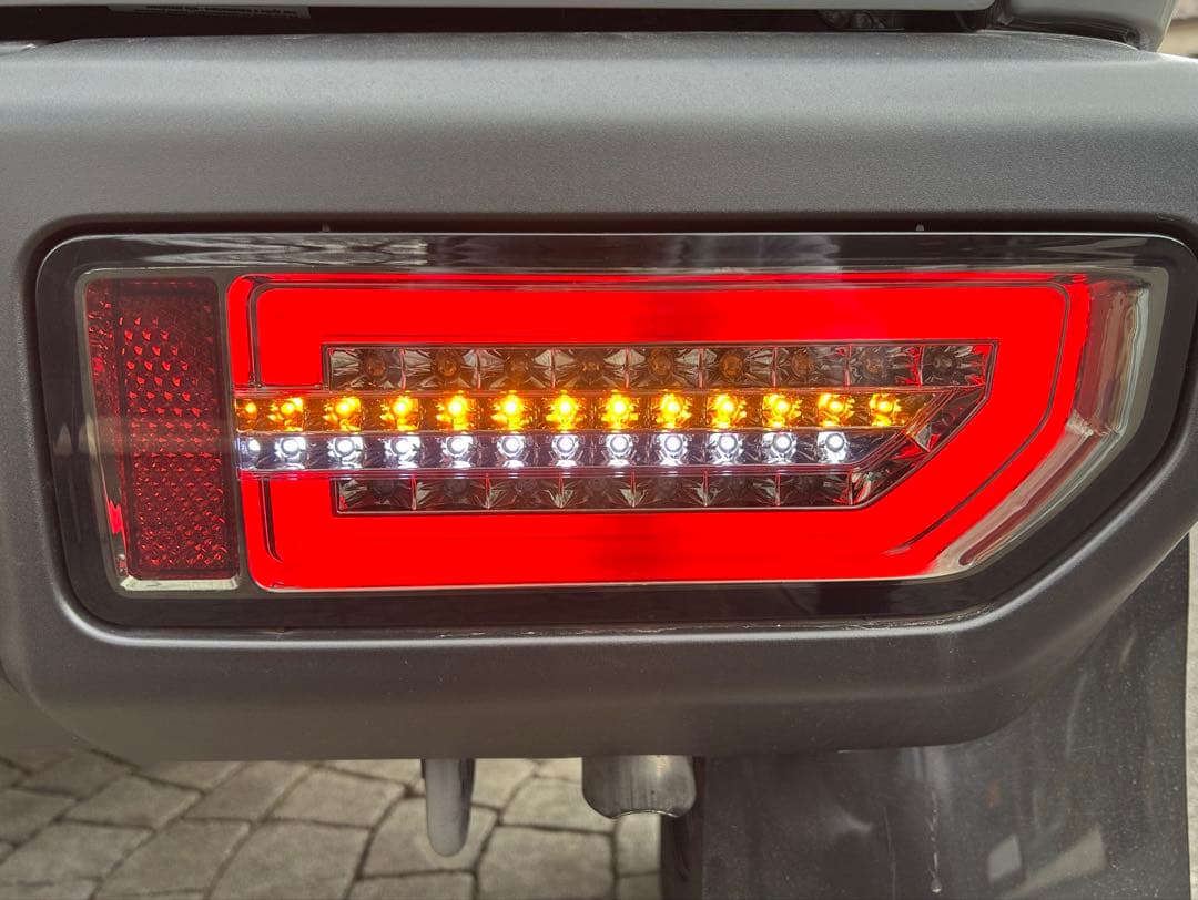 ジムニーjb64.74 テールレンズ左右(スモーク)