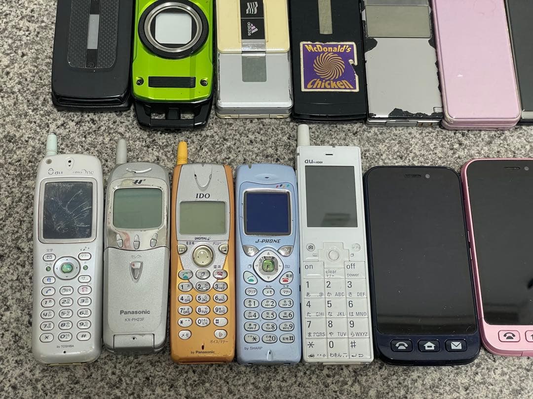 ぽ*け様 ジャンク扱い 携帯電話 ガラケー スマホ 31個 まとめ売り 大量 動