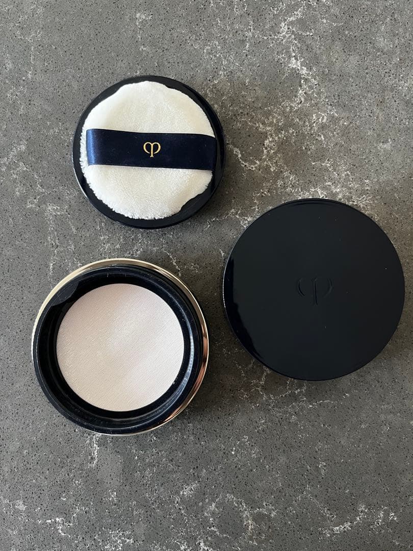 クレドポー　プードルトランスパラントn ライト