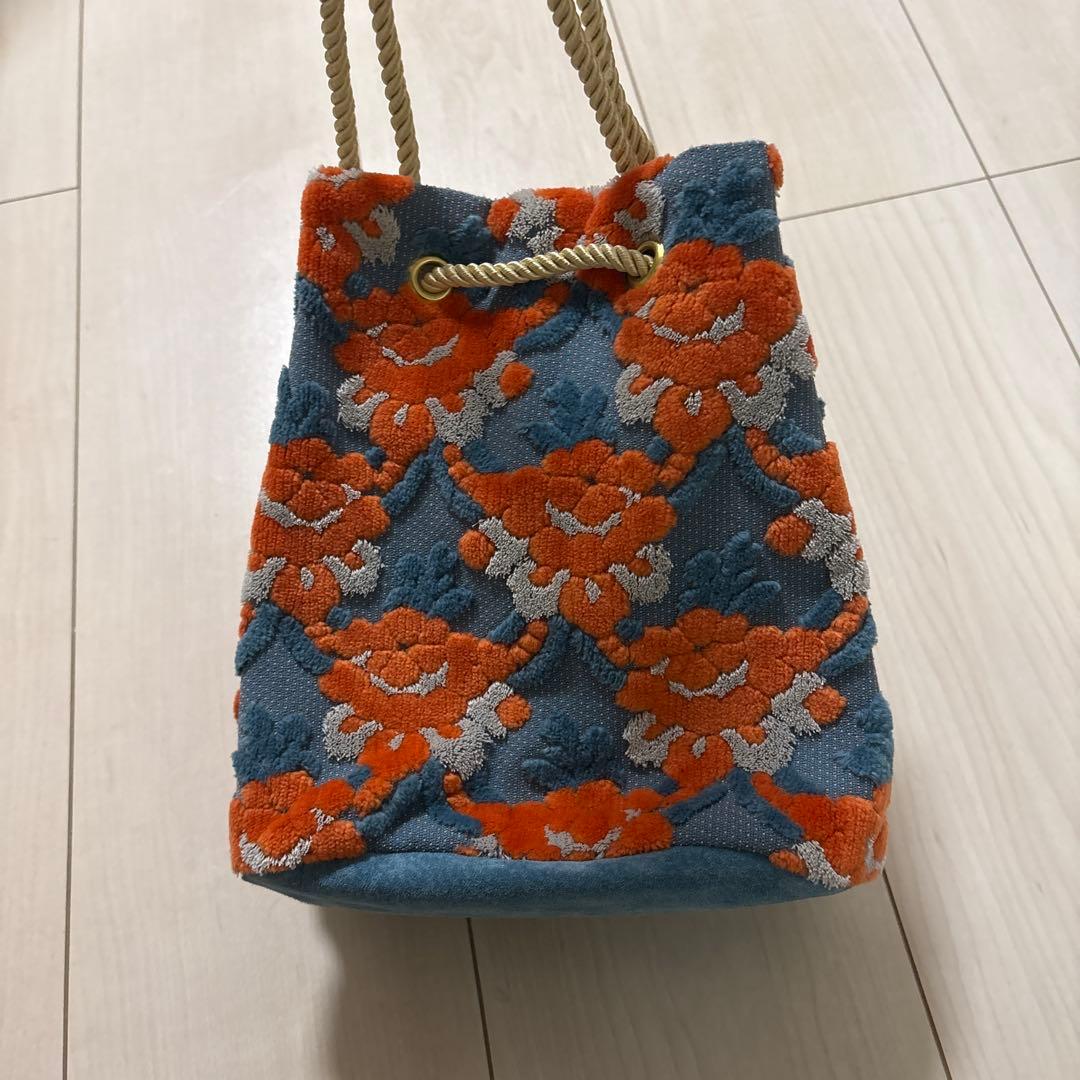 PUPU LAUKKU 金華山巾着　水色とオレンジのマグノリア　花柄巾着バック