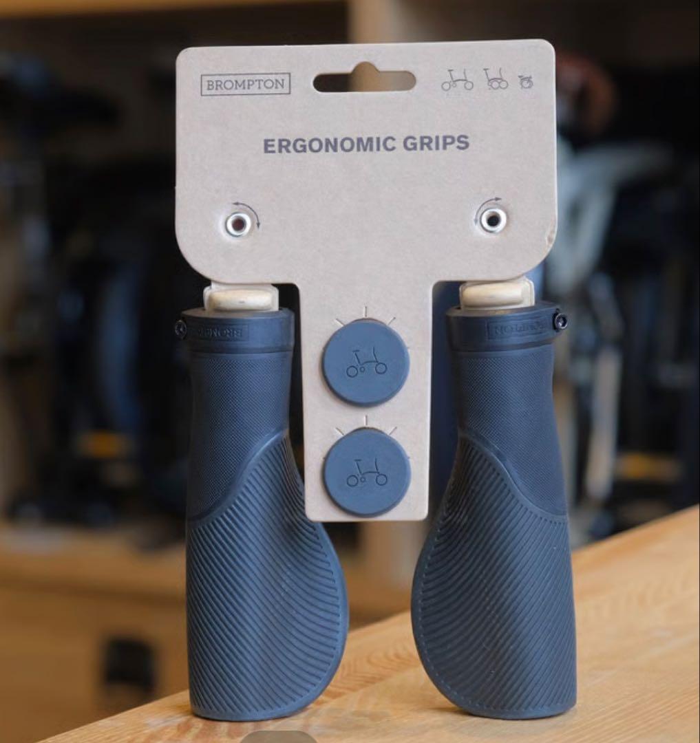 Ergonomic Grips とSuperlight Saddle サドル