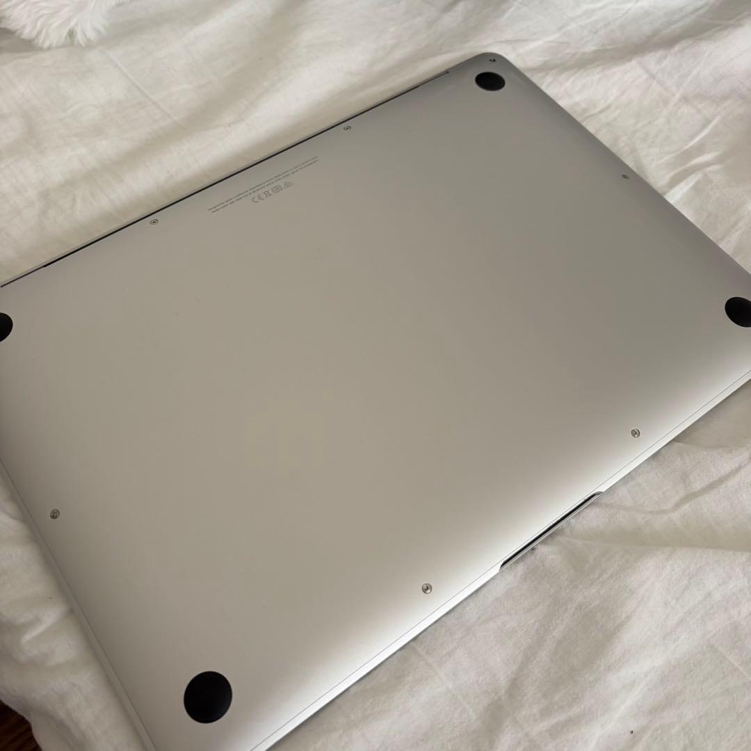 ケース付き Macbook M1チップ 8GB/256GB BT最大容量86％