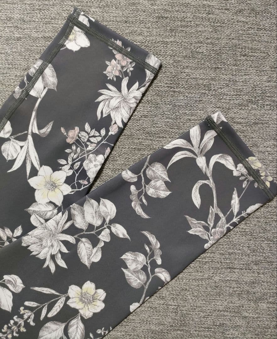 ⑤【新品未使用】SUKALA LAVA レギンス S ボタニカル柄 グレー